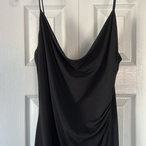 Black dress - Picture 2 of 9